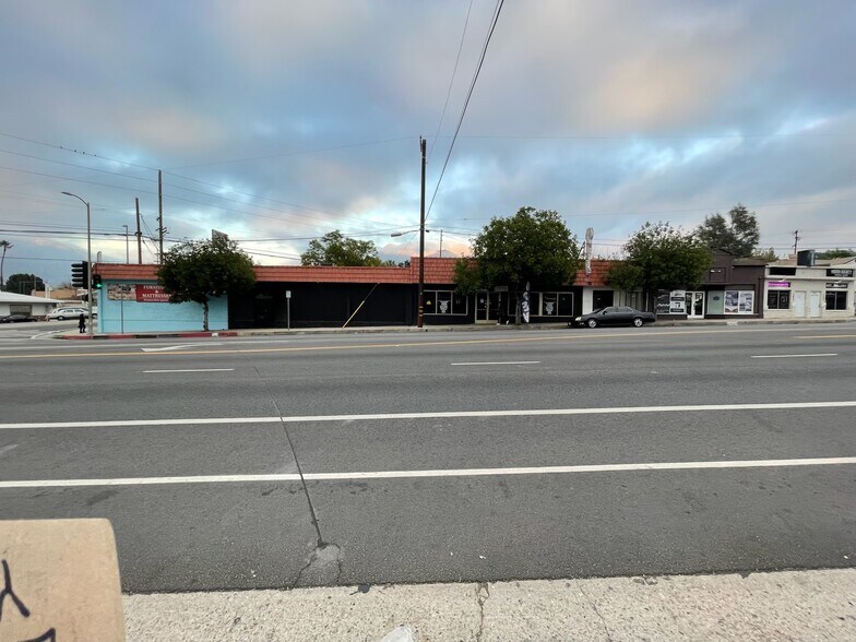 More Photos Of 7639 Foothill Blvd, Tujunga Storefront For Lease
