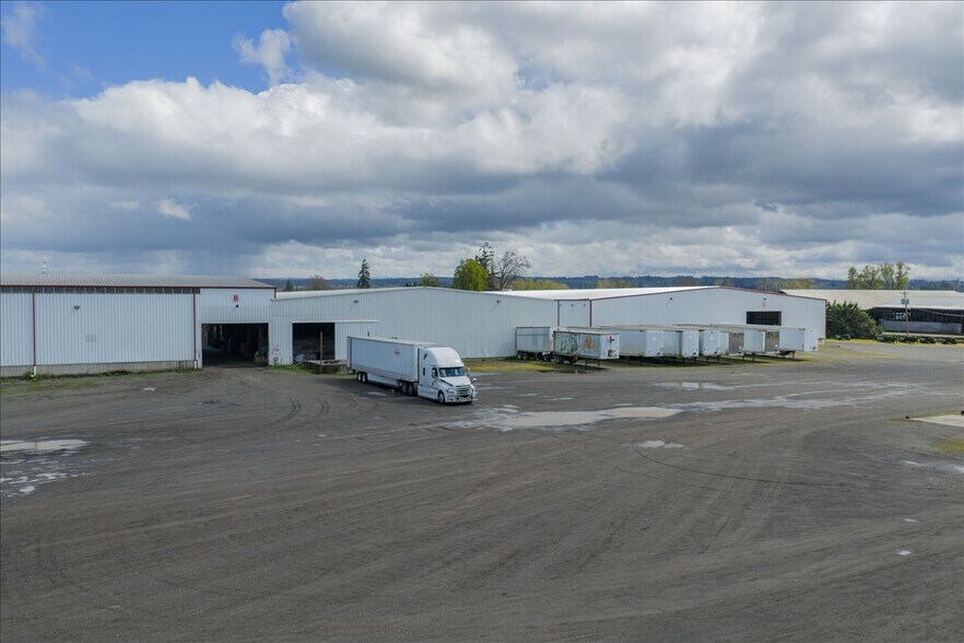 More Photos Of 6011 Grinde Ln NE, Silverton Flex For Lease