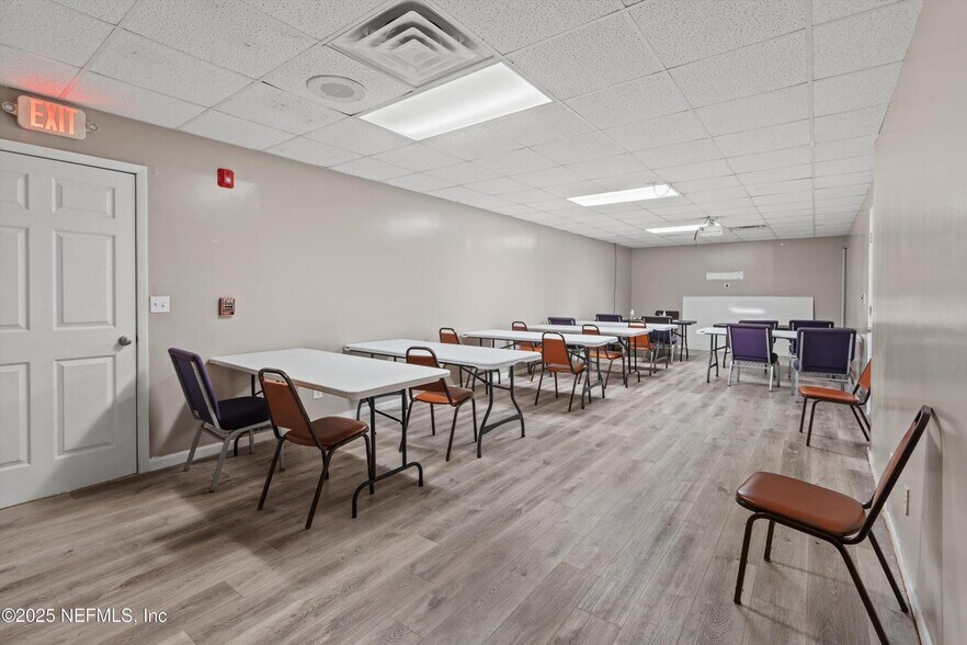 More Photos Of 3787 Old Middleburg Rd, Jacksonville Office For Sale