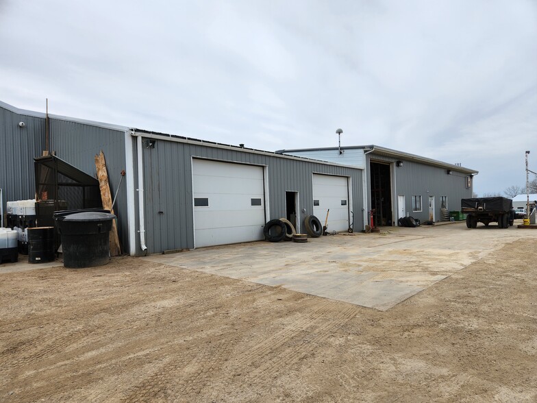 Primary Photo Of 23 Highway 323, Ekalaka Auto Repair For Sale