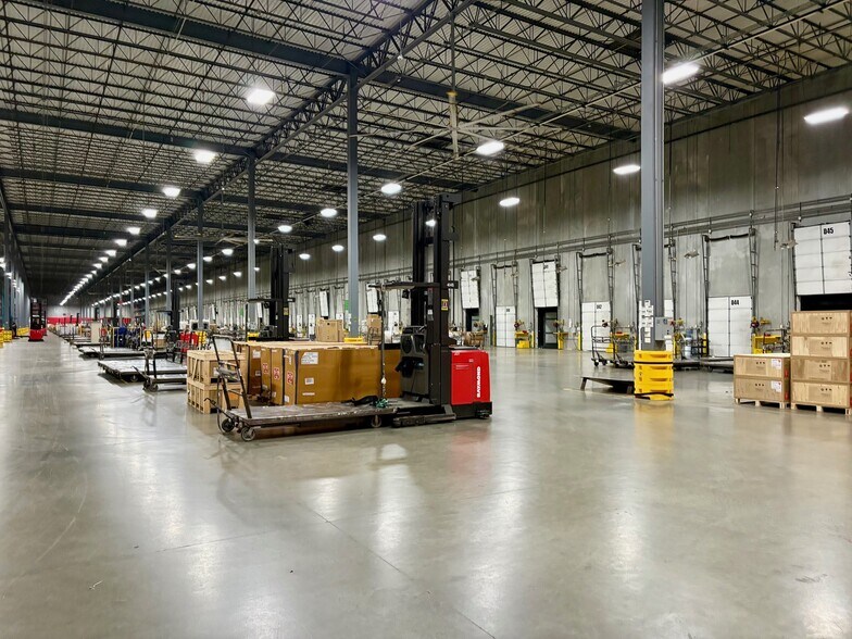 More Photos Of 33 Industrial Pky, La Porte Distribution For Sale