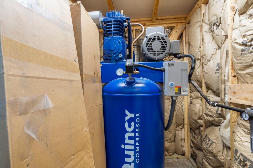 More Photos Of 317 US-60, Billings Truck Terminal For Sale