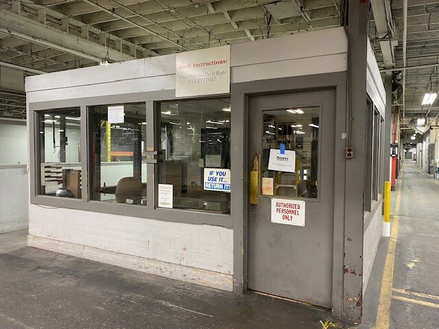 More Photos Of 955 E Diamond Ave, Evansville Manufacturing For Lease