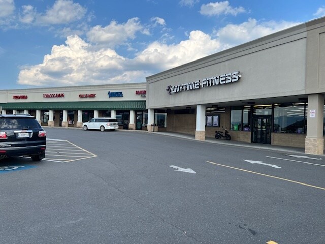 More Photos Of 1029 S Main St, Woodstock Unknown For Lease