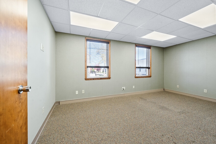 More Photos Of 828 Cherry St, Green Bay Office Residential For Sale