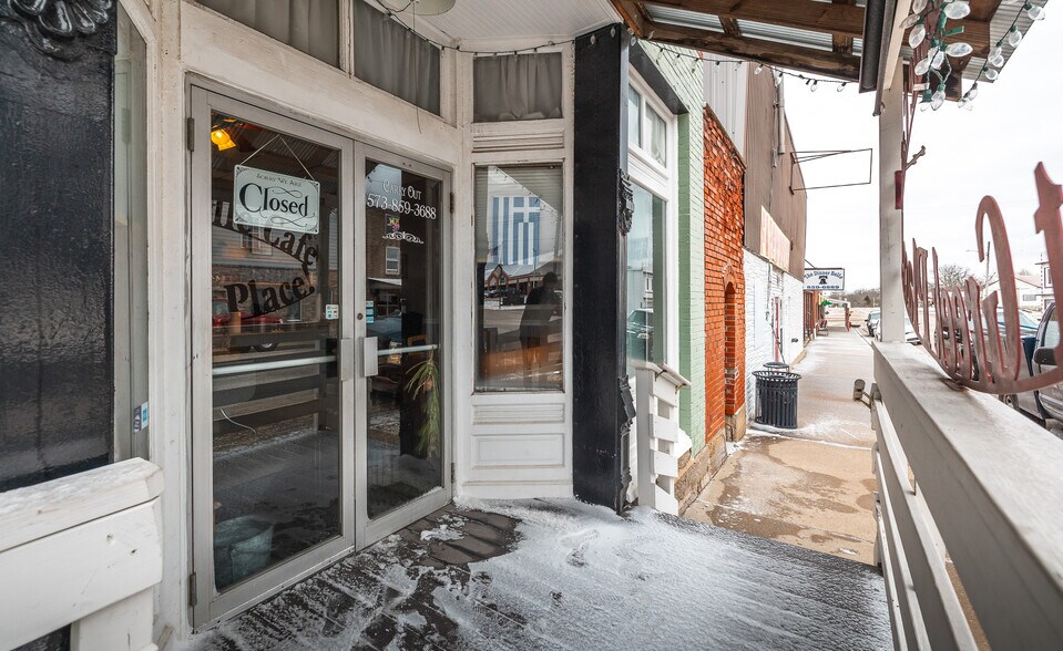 More Photos Of 305 S Alvarado Ave, Belle General Retail For Sale