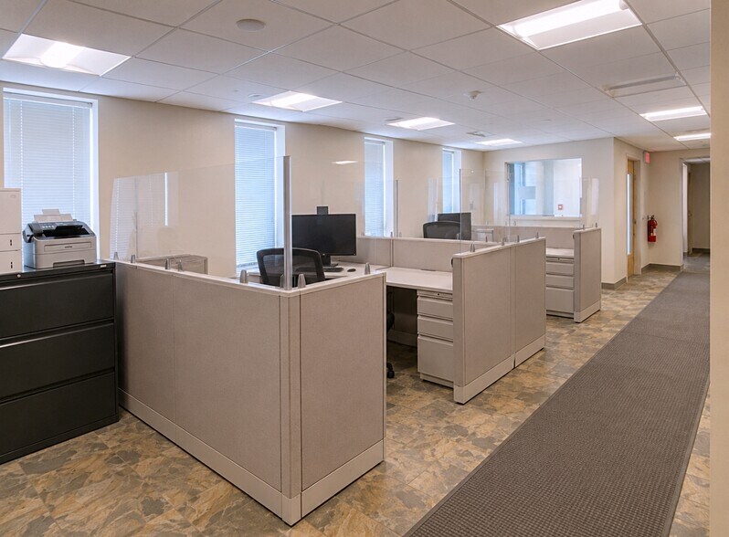 More Photos Of 10 Everberg Rd, Woburn Flex For Lease