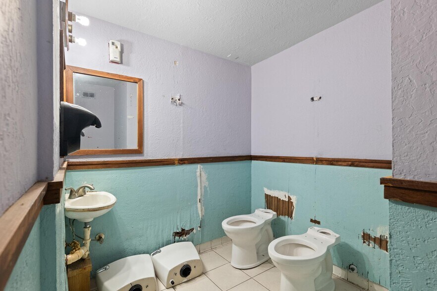 More Photos Of 6024 Cortez Blvd, Weeki Wachee General Retail For Sale