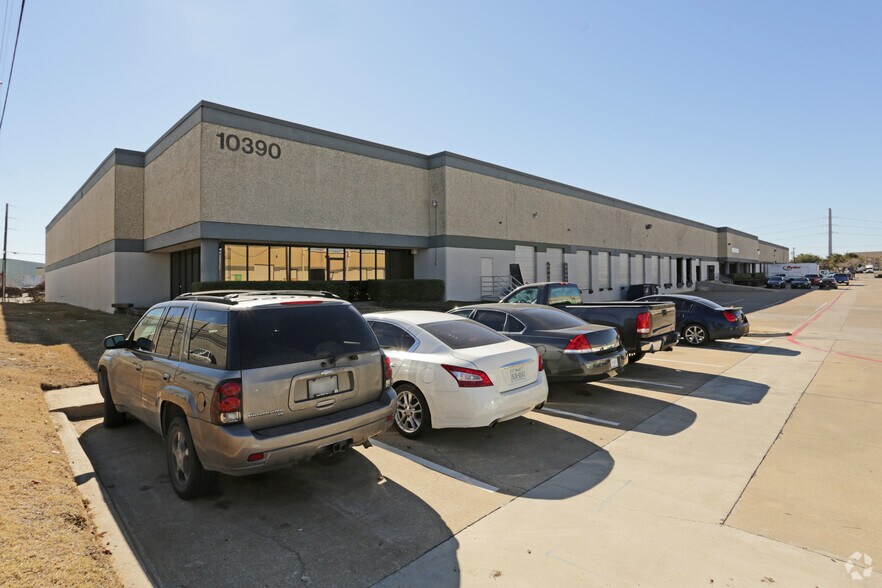 More Photos Of 10390 Shady Trl, Dallas Distribution For Lease