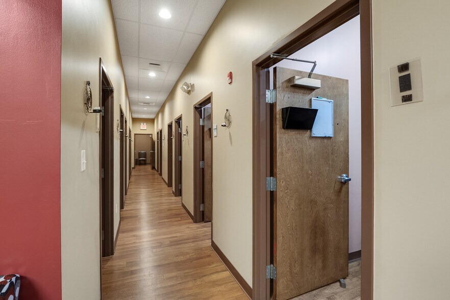 More Photos Of 1288 Sycamore View Rd, Memphis Medical For Sale