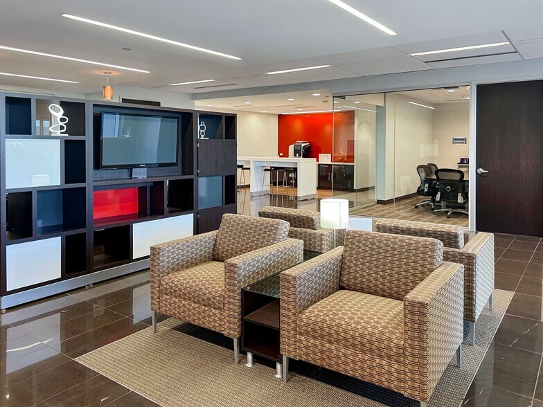 More Photos Of 10130 Perimeter Pky, Charlotte Coworking Space