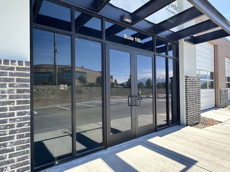 More Photos Of 3076 Decker Lake Dr, West Valley City Warehouse For Lease