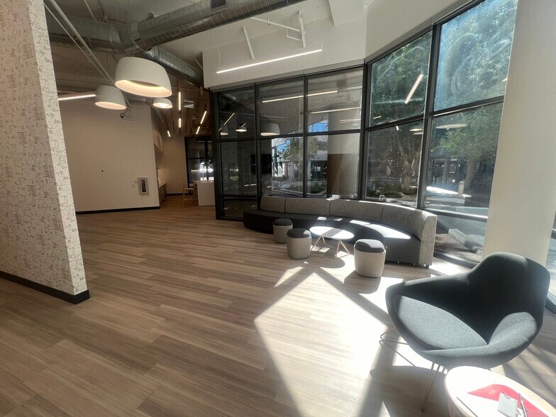 More Photos Of 2800 N Central Ave, Phoenix Office For Lease