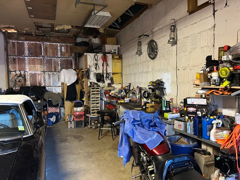 More Photos Of 9 W North St, Highlands Warehouse For Sale