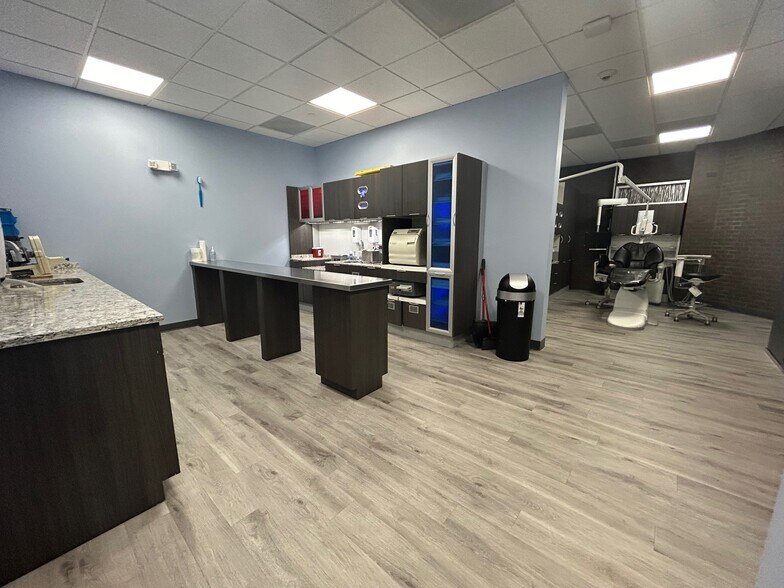 More Photos Of 9400 S Cicero Ave, Oak Lawn Medical For Sale