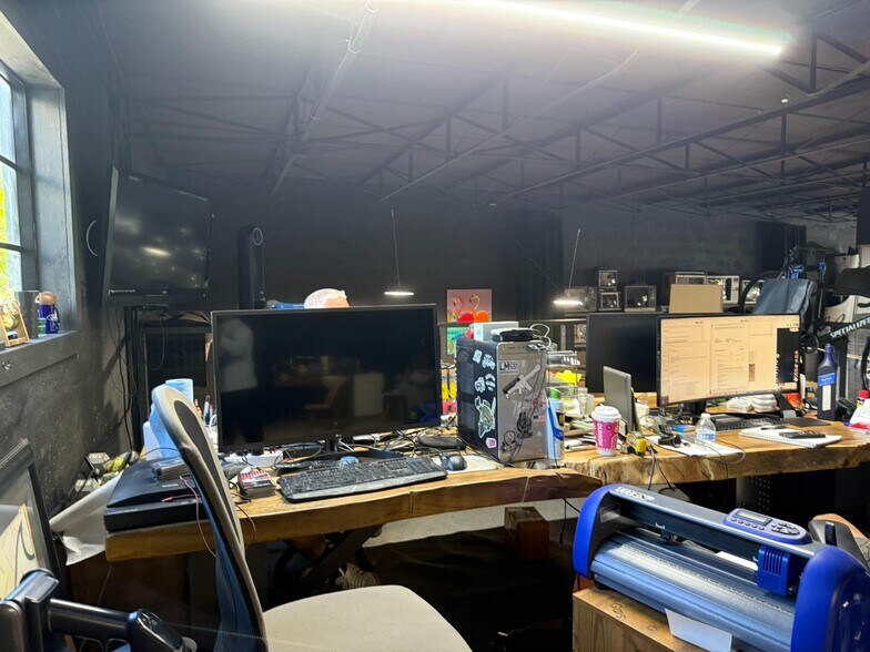 More Photos Of 310 NW 71st St, Miami Warehouse For Sale