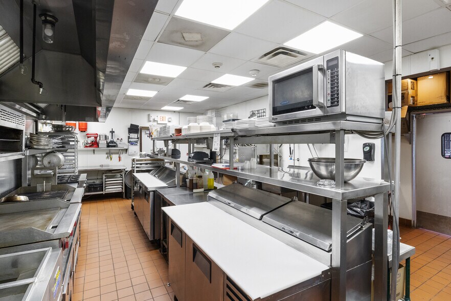 More Photos Of 1289 Bagnell Dam Blvd, Lake Ozark Restaurant For Sale