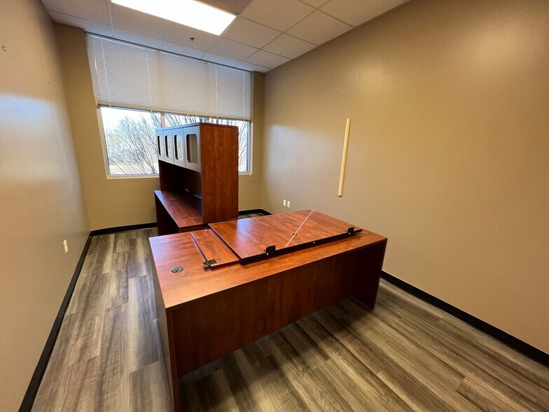 More Photos Of 2315 W Arbors Dr, Charlotte Medical For Lease