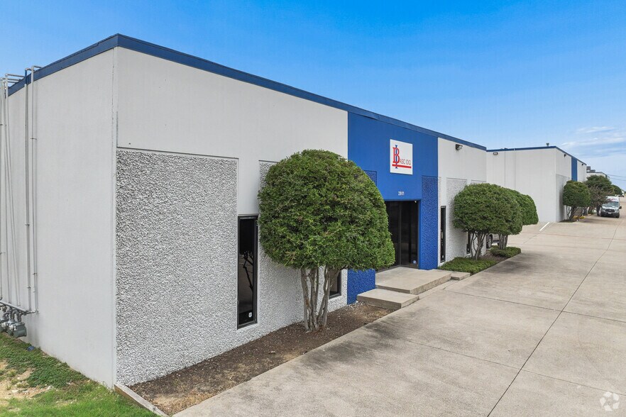 More Photos Of 2901 Suffolk Dr, Fort Worth Unknown For Lease