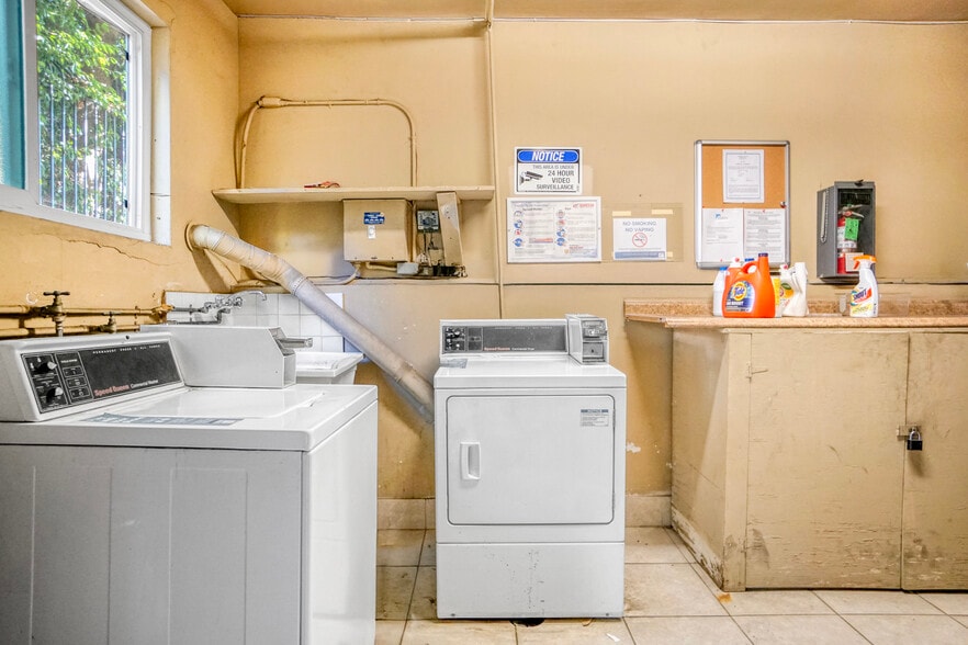 More Photos Of 525 N Sweetzer Ave, Los Angeles Apartments For Sale