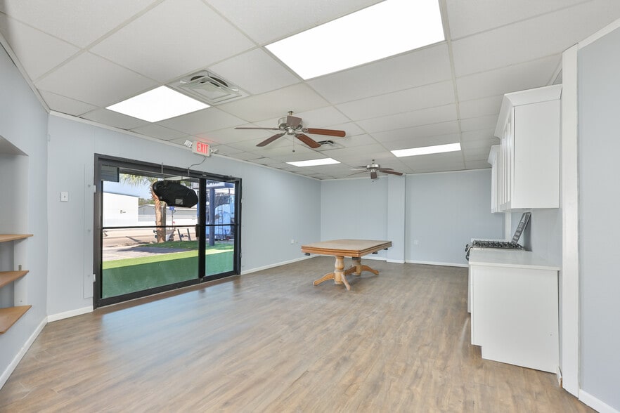 More Photos Of 1801 28th St N, Saint Petersburg Showroom For Sale