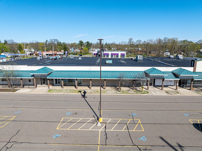 More Photos Of 1525 W Michigan Ave, Battle Creek Storefront For Sale