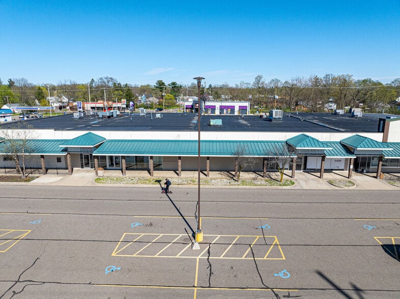 More Photos Of 1525 W Michigan Ave, Battle Creek Storefront For Sale