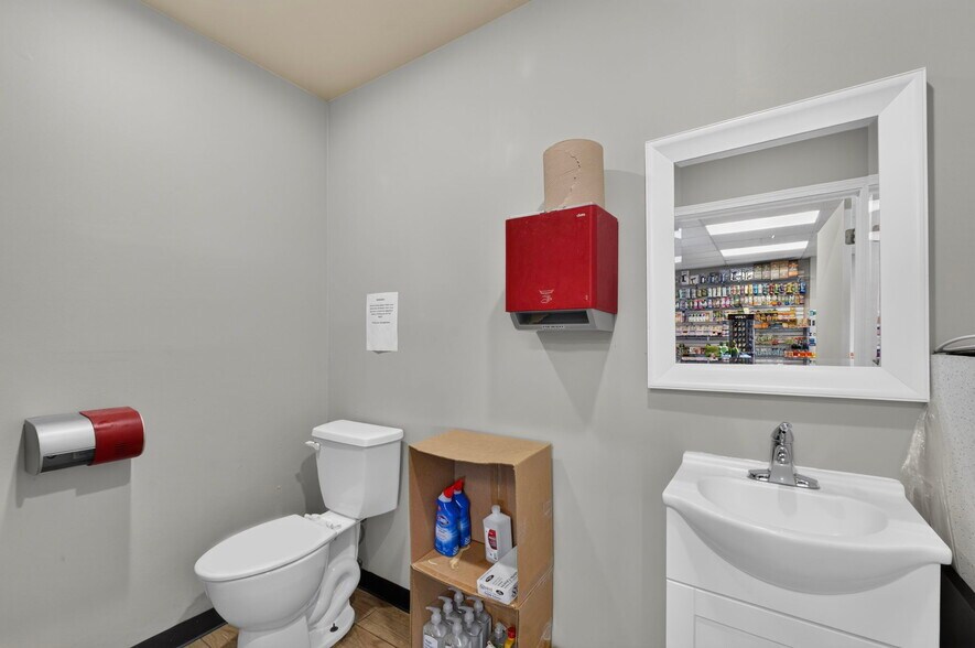 More Photos Of 1938 S Glenstone Ave, Springfield General Retail For Sale