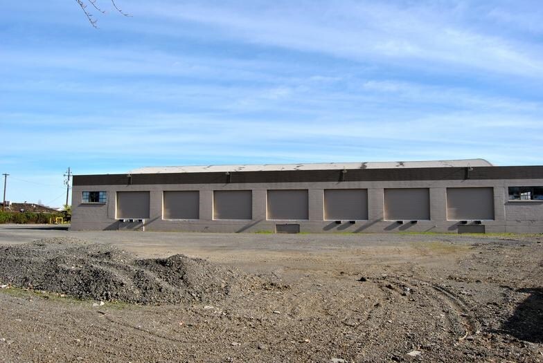 More Photos Of 723 Railroad Ave, Winters Warehouse For Lease
