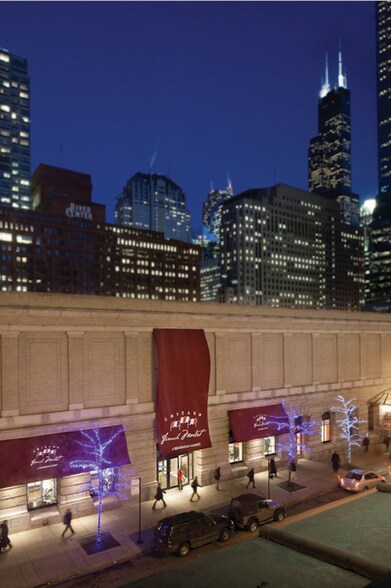 More Photos Of 100-118 N Canal St, Chicago Storefront For Lease