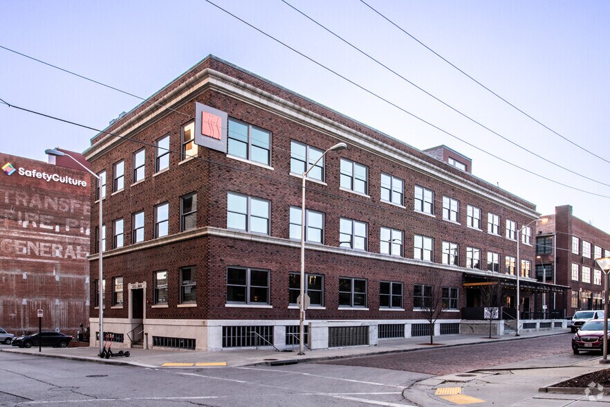 More Photos Of 2100 Central St, Kansas City Office For Lease