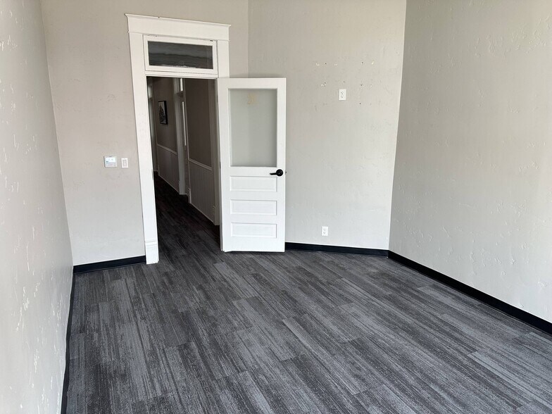 More Photos Of 108-112 12th Ave S, Nampa Office For Lease