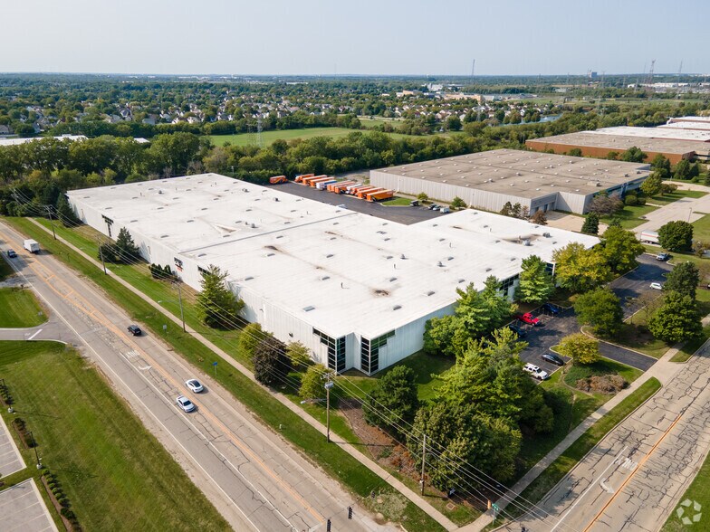 More Photos Of 740 Frontenac Rd, Naperville Warehouse For Lease