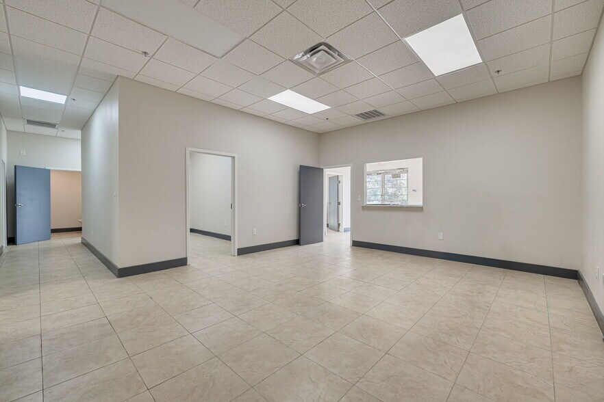 More Photos Of 5520 E Giddens Ave, Tampa Warehouse For Lease