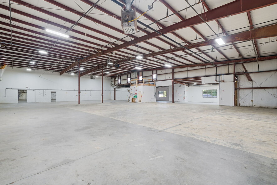 More Photos Of 1449 Field Park Cir, Marietta Warehouse For Lease