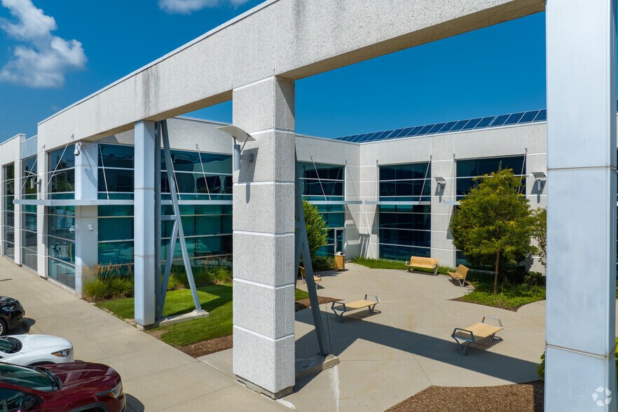 More Photos Of 600 Weber St N, Waterloo Office For Lease