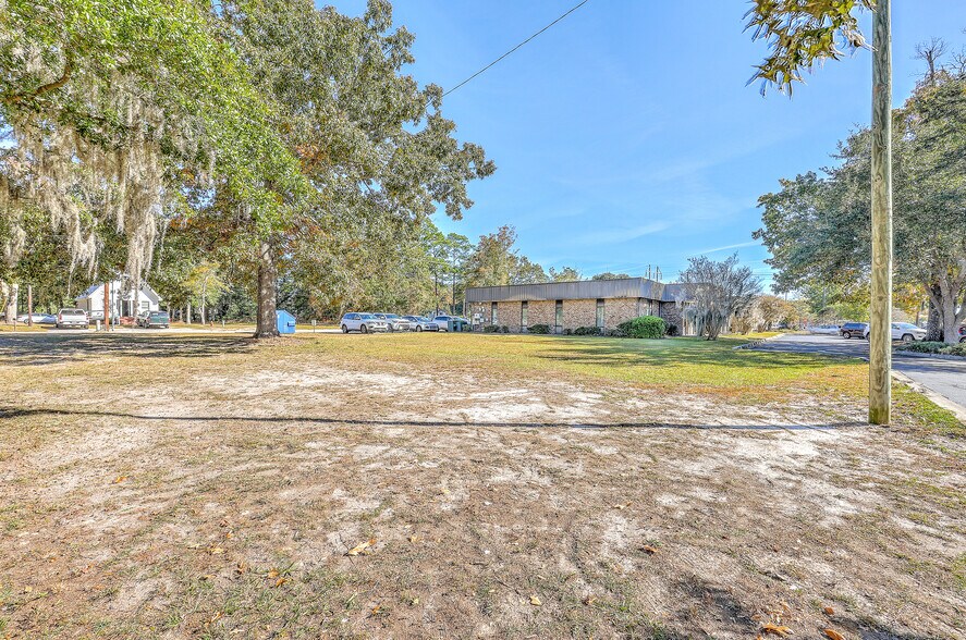 More Photos Of 415 Robertson Blvd, Walterboro Medical For Sale