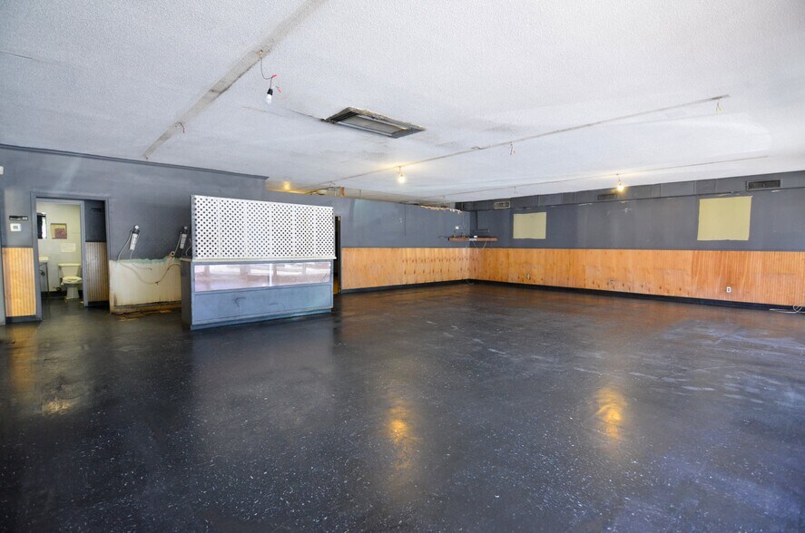 More Photos Of 12560 US-27, Chickamauga General Retail For Sale