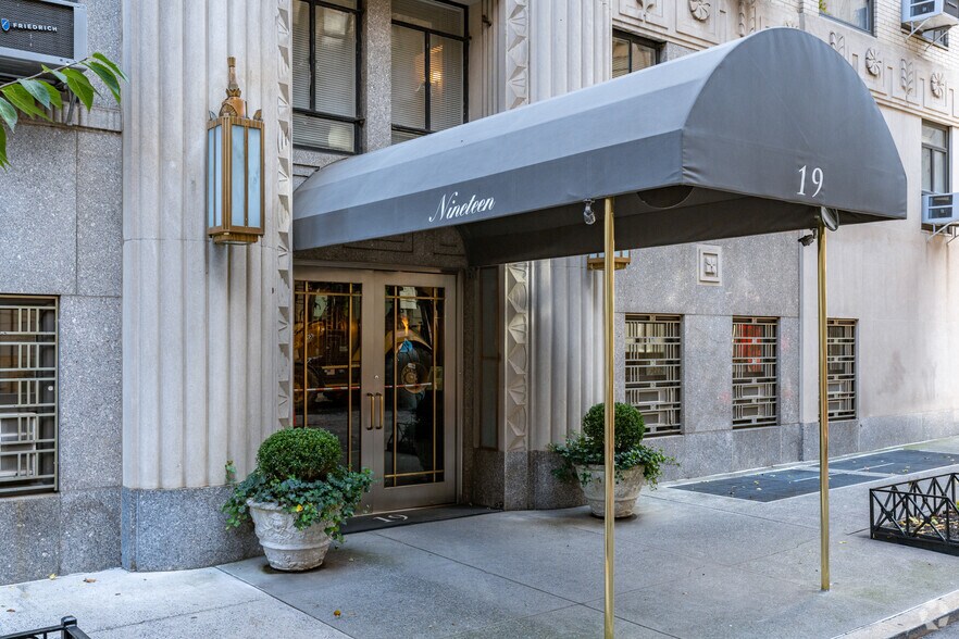 More Photos Of 1226 Madison Ave, New York Apartments For Lease