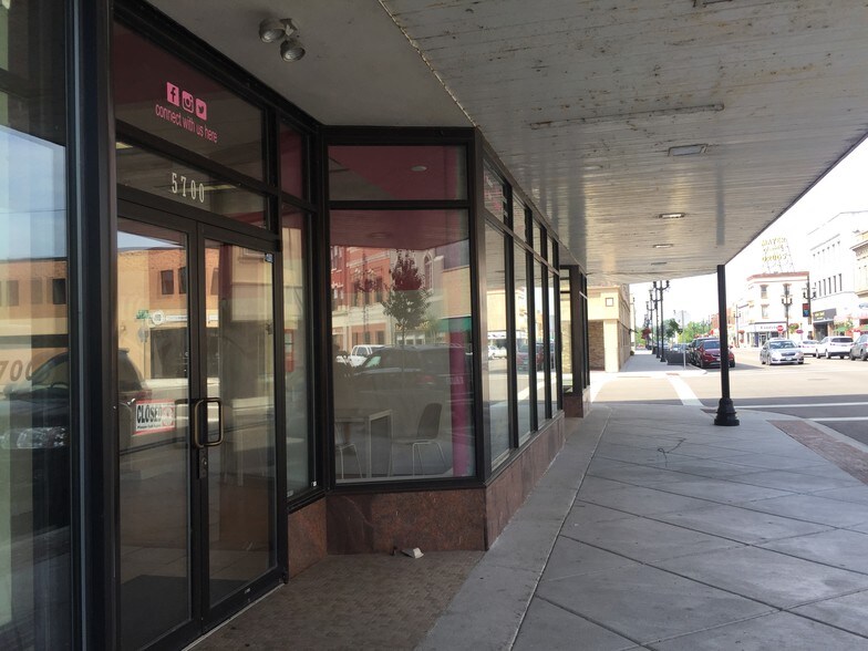 More Photos Of 5700 6th Ave, Kenosha Storefront Retail Office For Lease