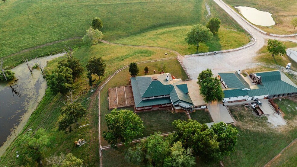More Photos Of 352 MO-245, Dadeville Horse Stables For Sale