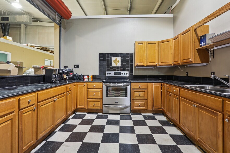 More Photos Of 3001 New Highway 51, La Place Religious Facility For Lease