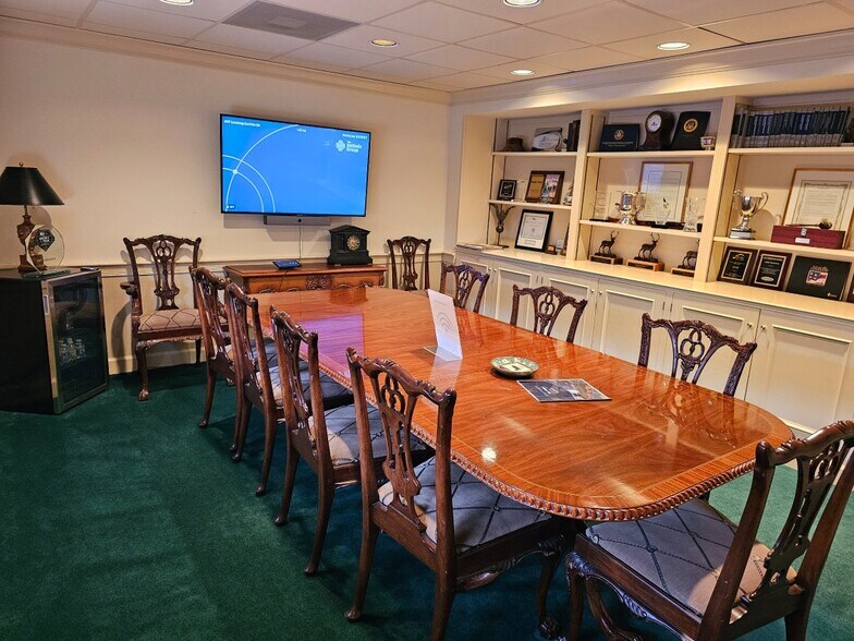 More Photos Of 20 S King St, Leesburg Office For Sale