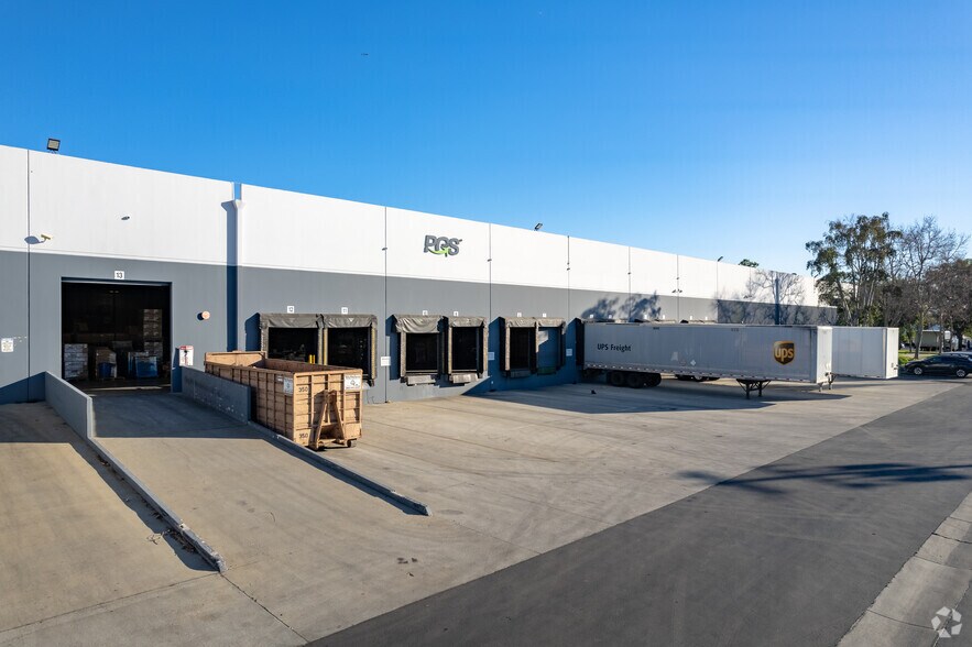 More Photos Of 15801-15811 E Valley Blvd, City of Industry Warehouse For Lease