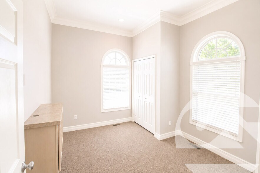 More Photos Of 7590 Dixie Hwy, Village of Clarkston Medical For Sale