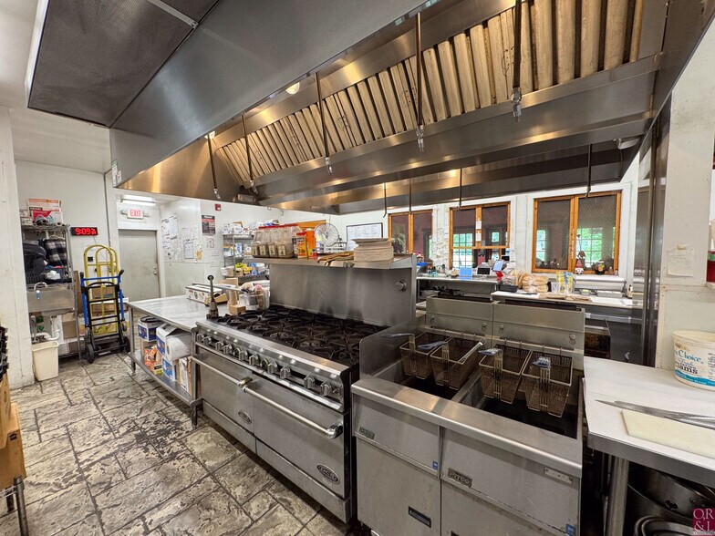 More Photos Of 1320 E Main St, Meriden Restaurant For Sale