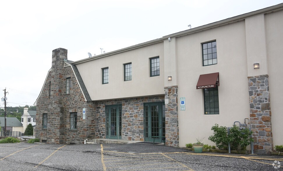 Primary Photo Of 6302 Falls Rd, Mount Washington Light Manufacturing For Lease
