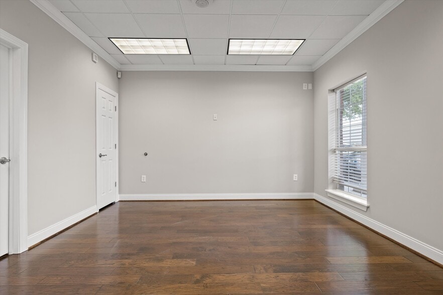 More Photos Of 7446 Shallowford Rd, Chattanooga Medical For Lease
