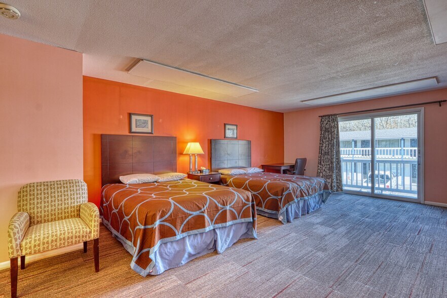 More Photos Of 726 S Highway 35, Saint Croix Falls Hotel For Sale