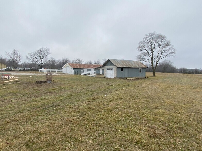 More Photos Of 4520 NE Hudson Rd, Rogers Auto Repair For Sale